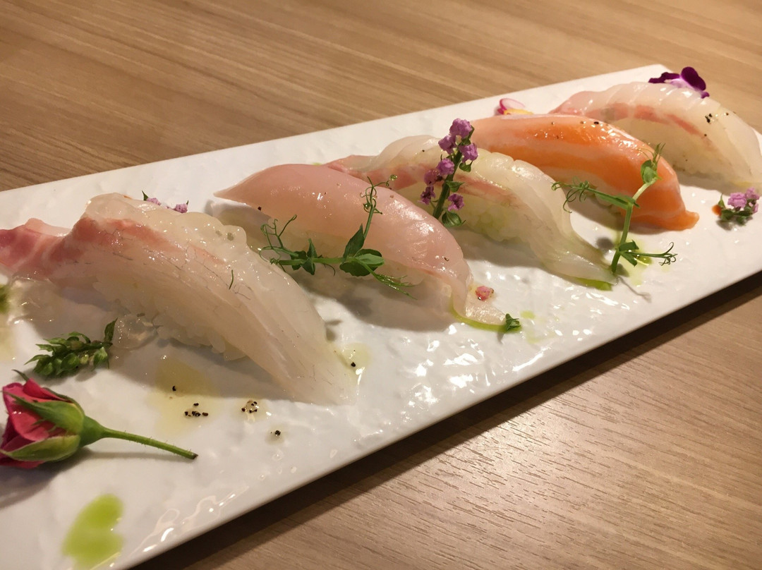 ササラ スシ カフェ ダイニング