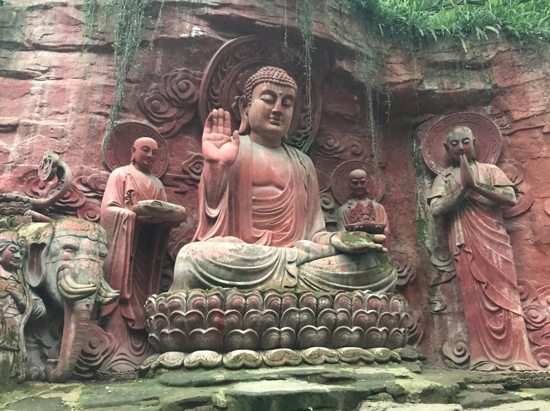 迎宾广场-峨眉山市必去景点