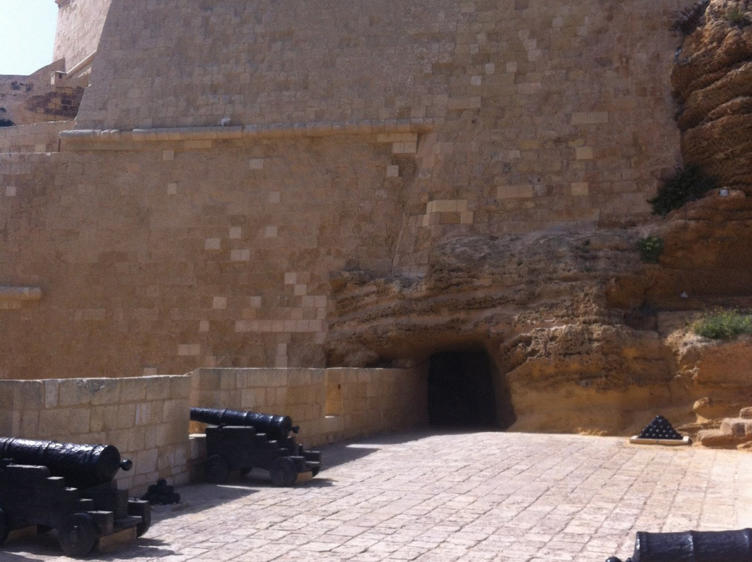 Gunpowder Magazine, Silos, WWII shelters & Battery-Victoria必去景点