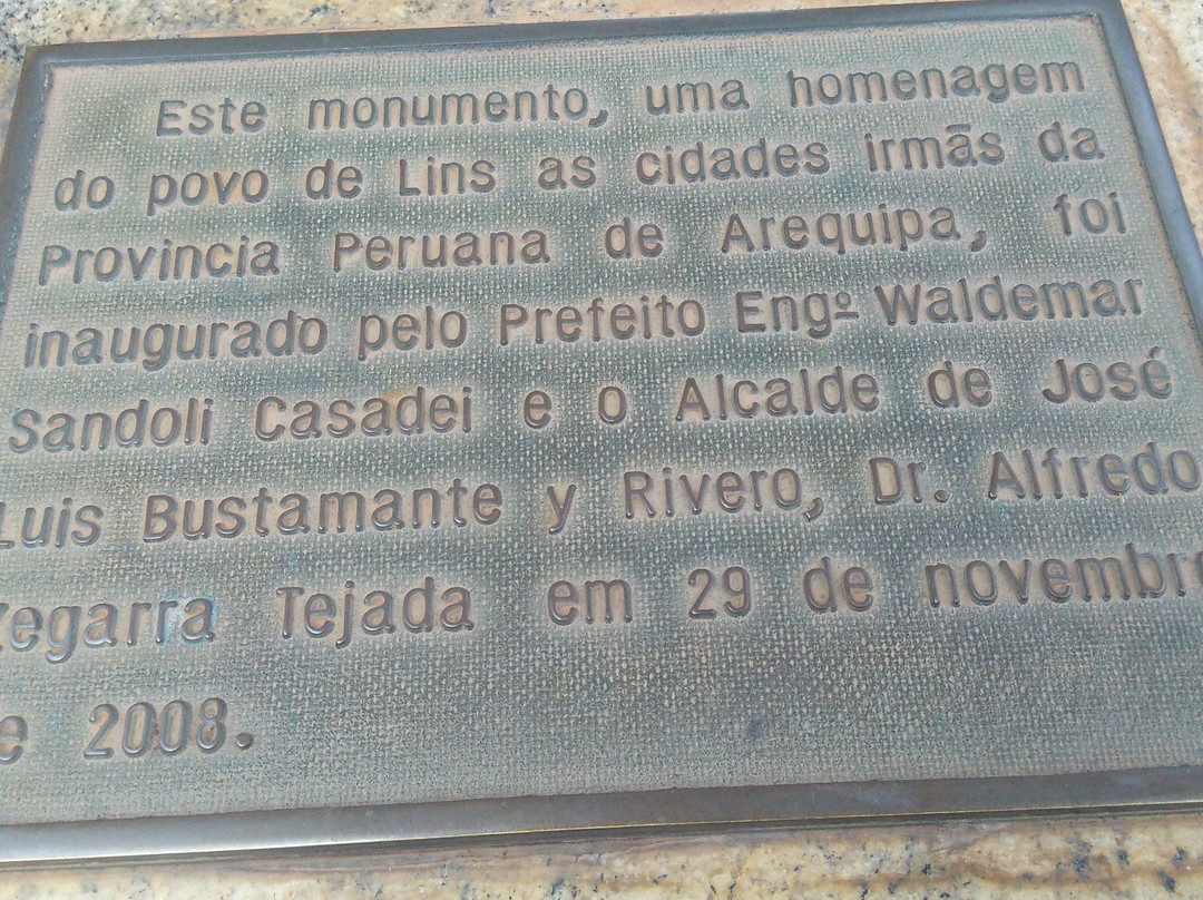 Praca Coronel Piza-Lins必去景点