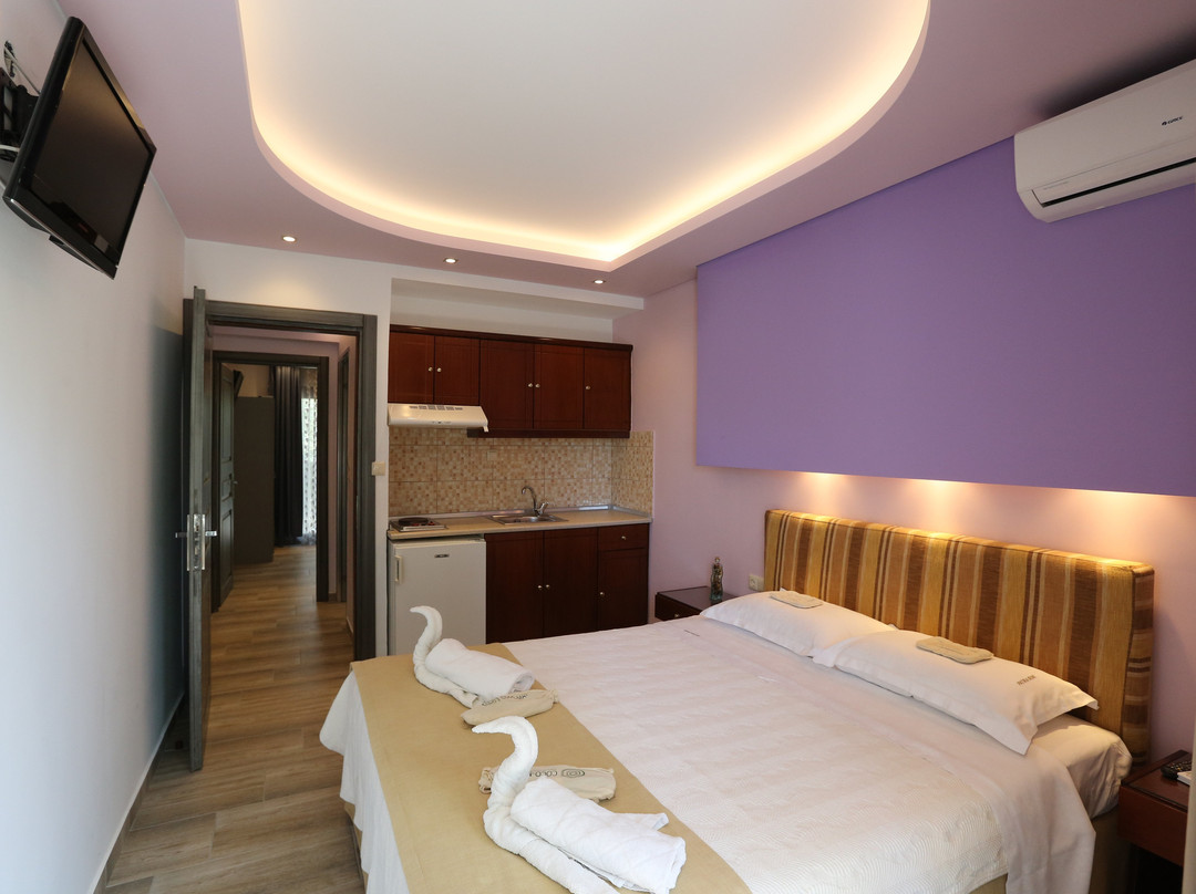 Studios Apartments Irini Patira
