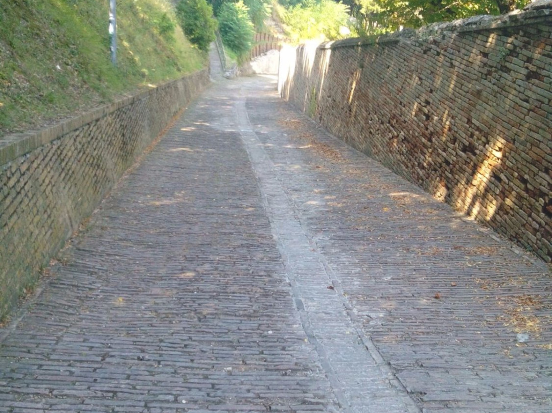 Via del Teatro Antico-费尔莫必去景点