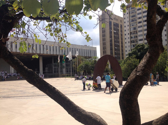 Praça Carlos Chagas-贝洛哈里桑塔必去景点