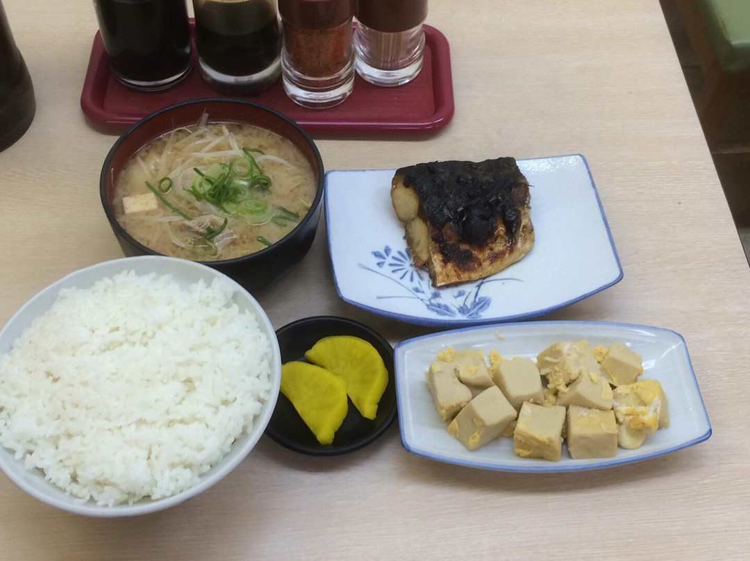 丸美食堂 本店駅前店