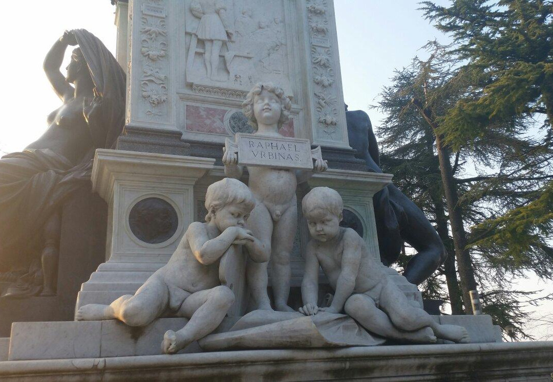 Monumento a Raffaello景点图片
