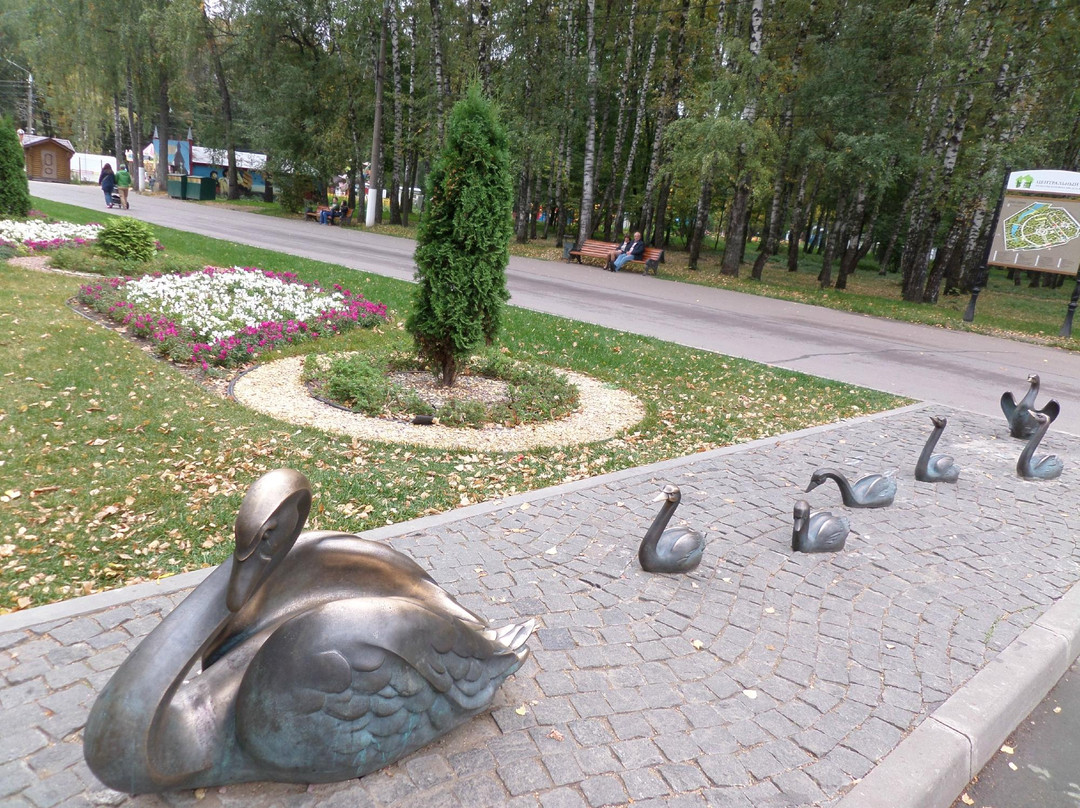 Sculpture Swan Lake-图拉必去景点
