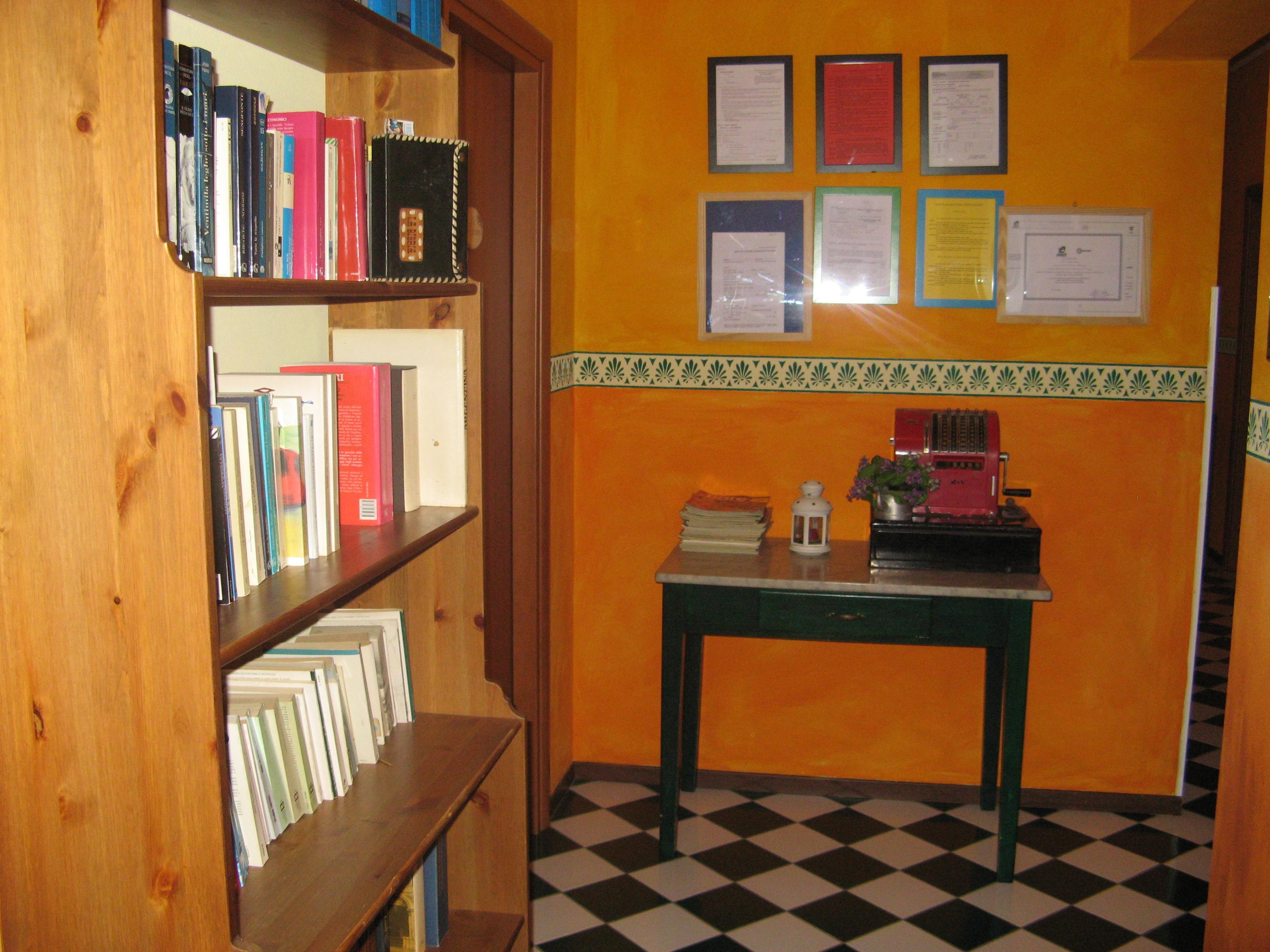 The Pink House-官方