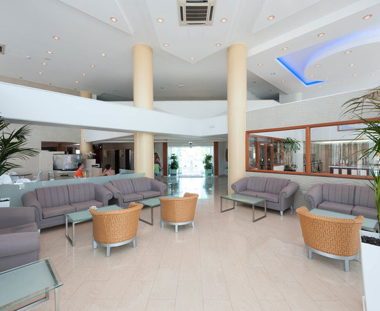 Tasia Maris Sands Hotel