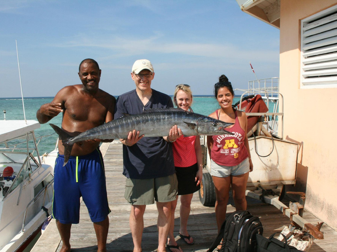 Capt Herman's East Side Fish Fry Charters-East End必去景点