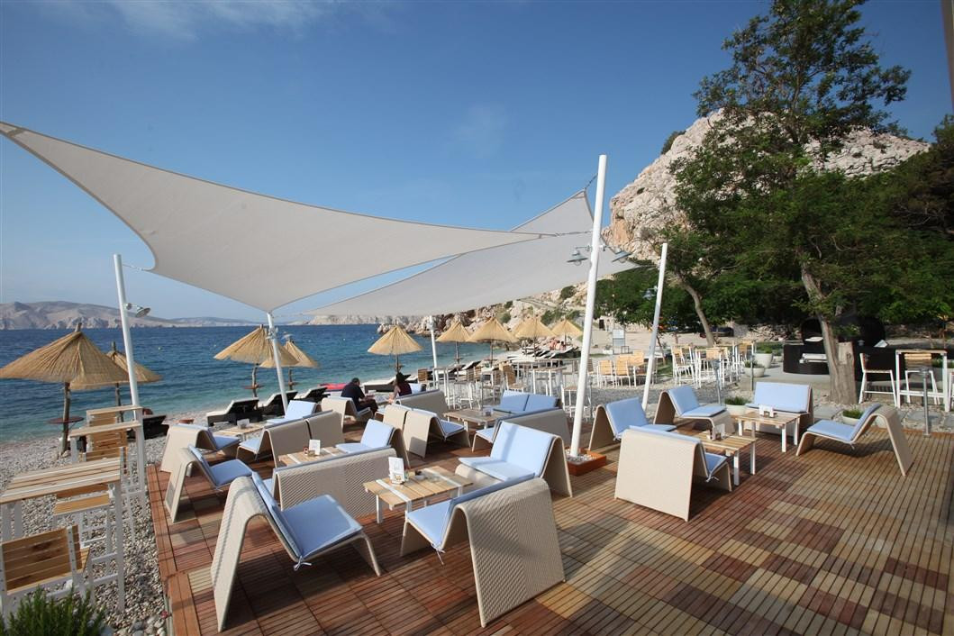 Boneta Bistro & Lounge