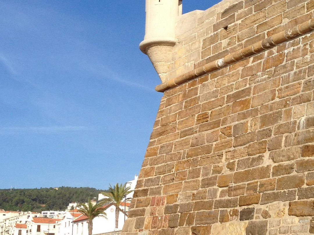 Fortaleza de Santiago-塞新布拉必去景点