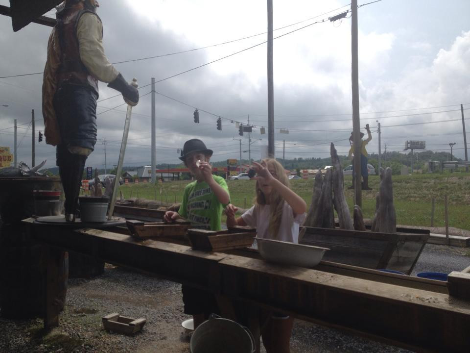 Little River Gem Mine-塞维尔维尔必去景点