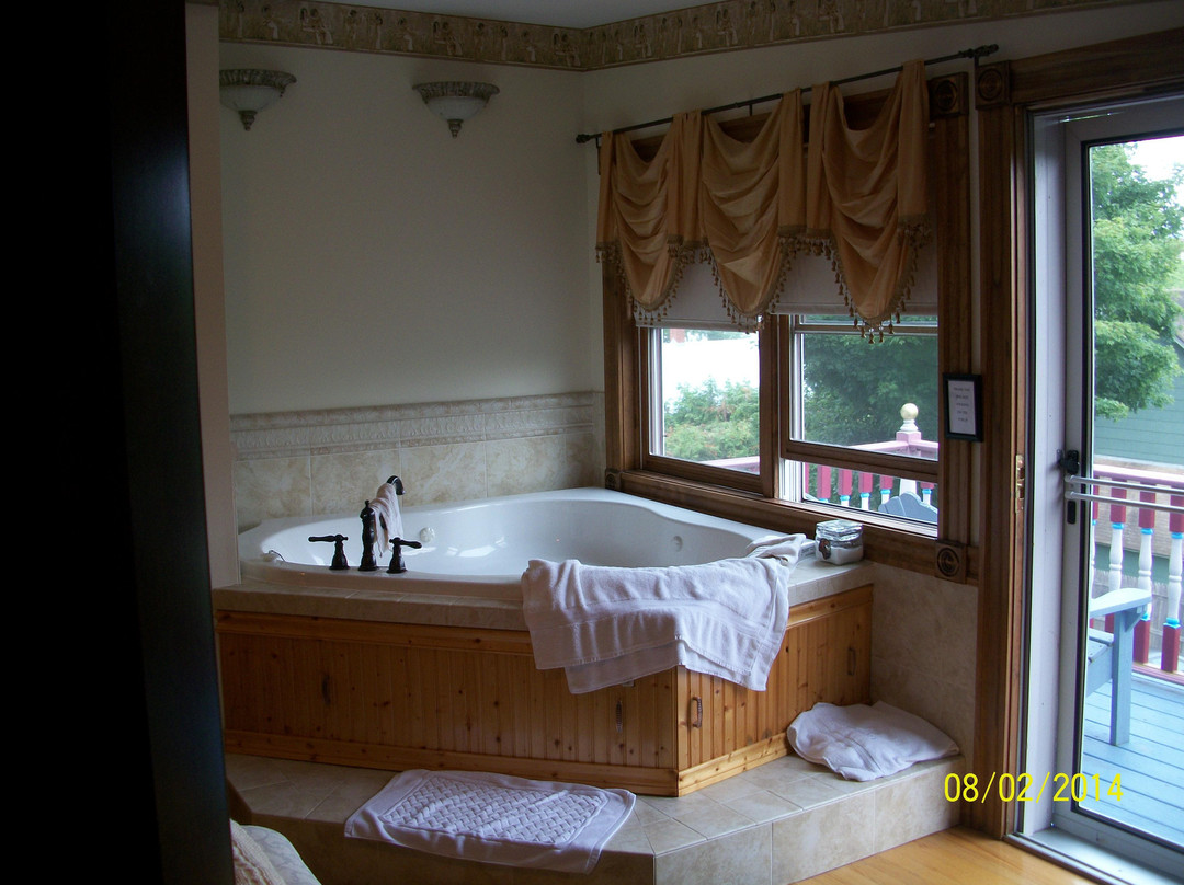 The Lion and the Rose Bed and Breakfast主图