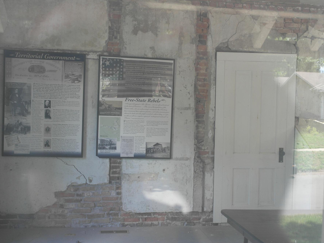 Hobbs Park Memorial-劳伦斯必去景点