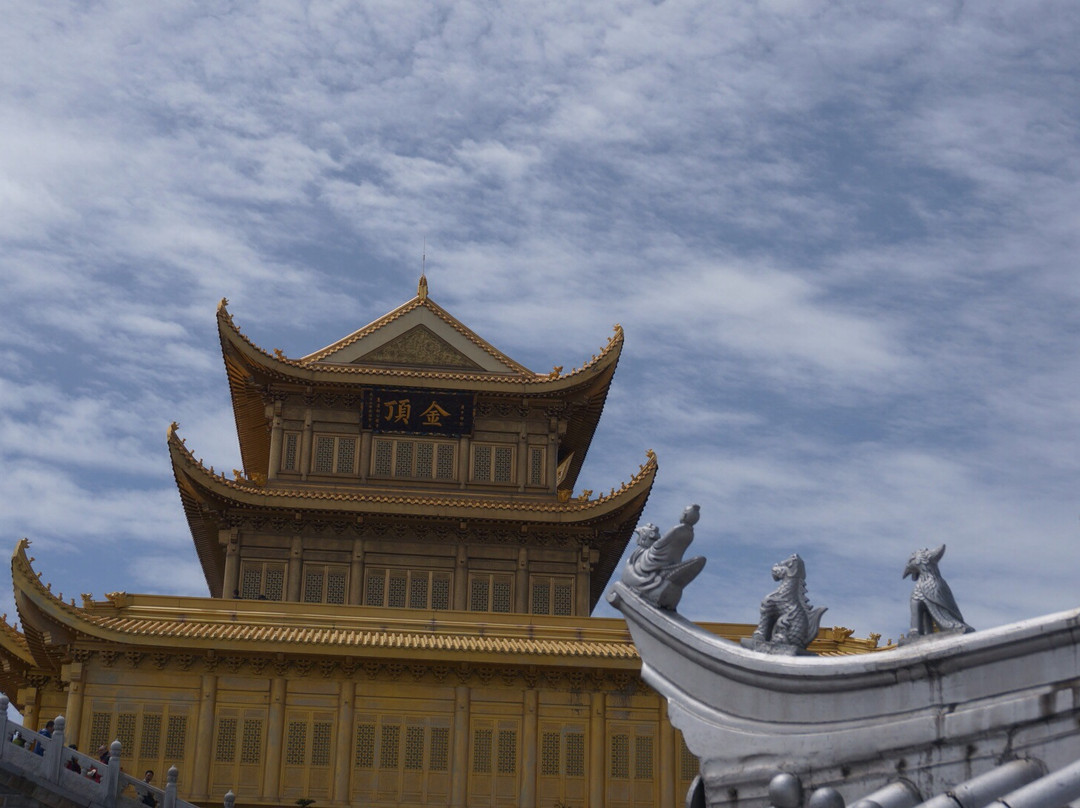 峨眉山金顶景点图片