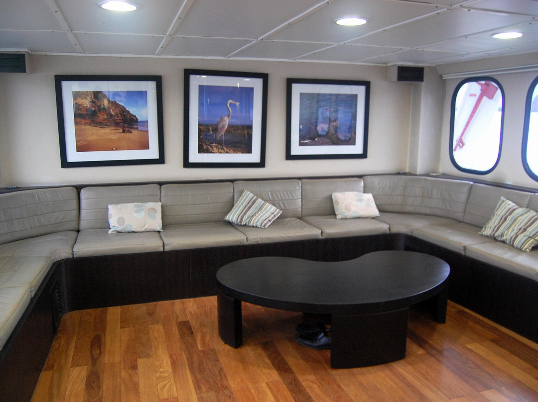 Rolf Wittmer & Tip Top Travel - Galapagos Cruises-阿约拉港必去景点