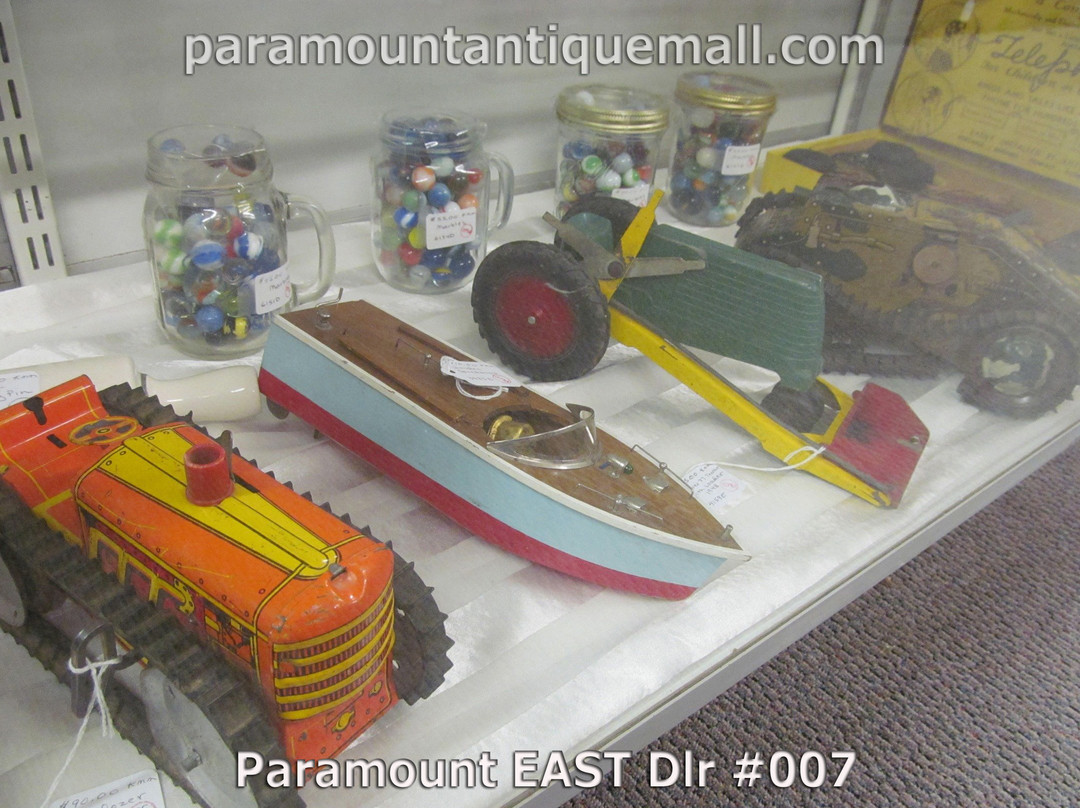 Paramount East Antique Mall景点图片