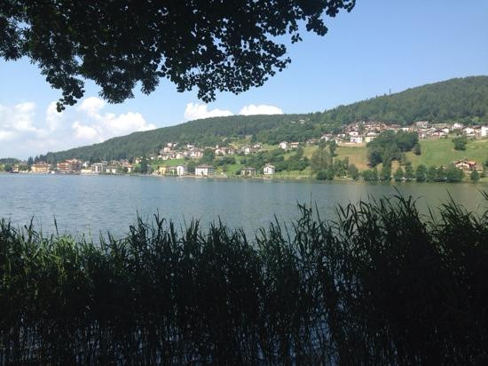 Lago della Serraia景点图片