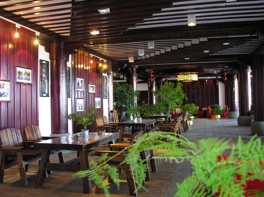 三塔苑酒店主图