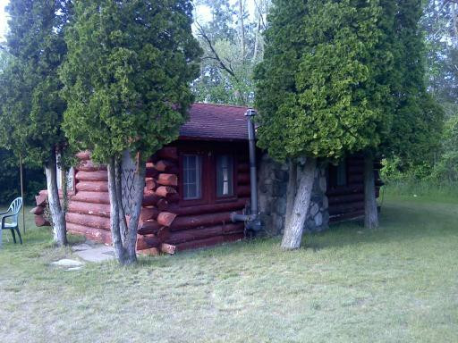 Uhrick's Lincoln Log Motel