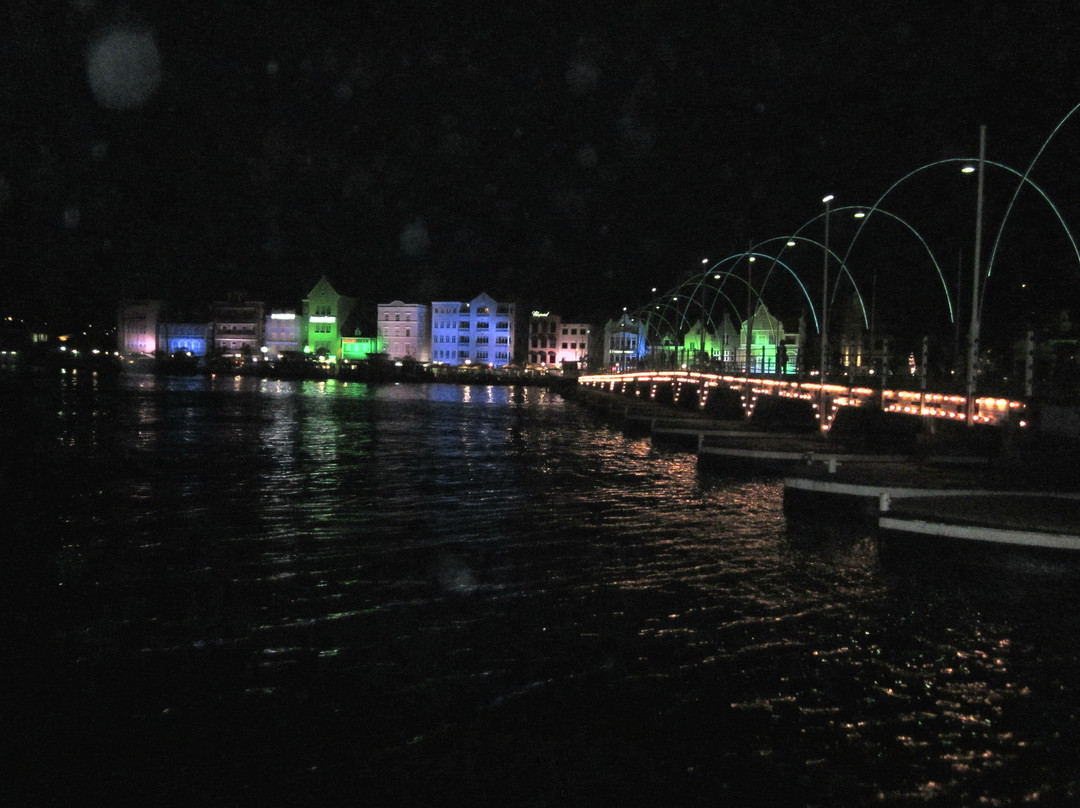 艾玛女王浮桥-威廉斯塔德必去景点