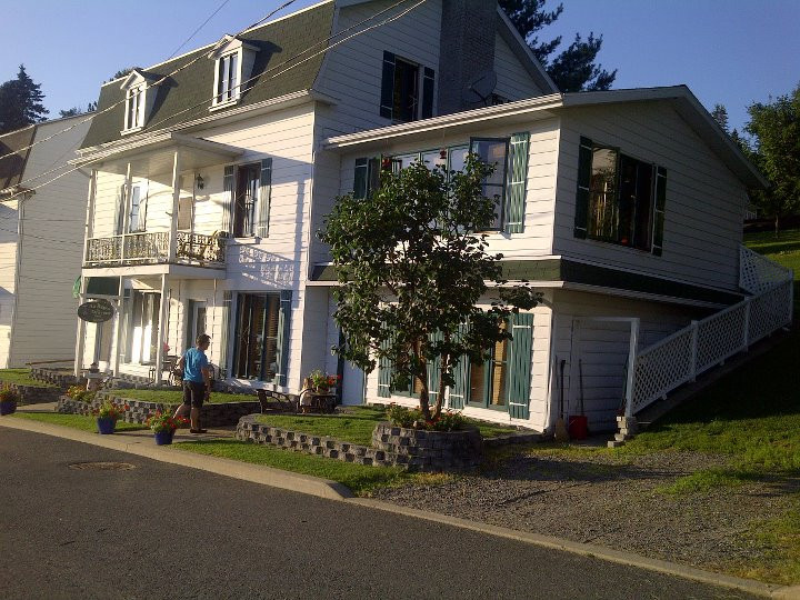 Saint-Jean-des-Piles旅游攻略图片