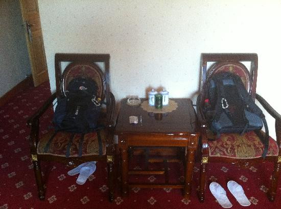 当雄白马酒店主图