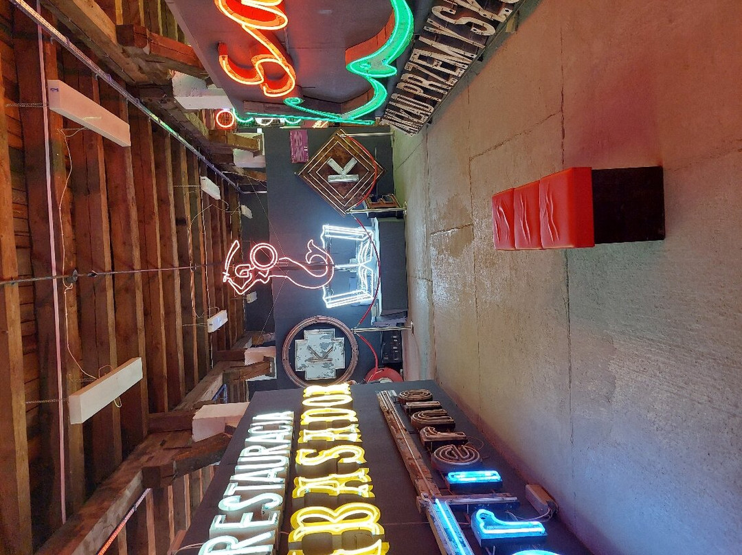 Neon Muzeum景点图片