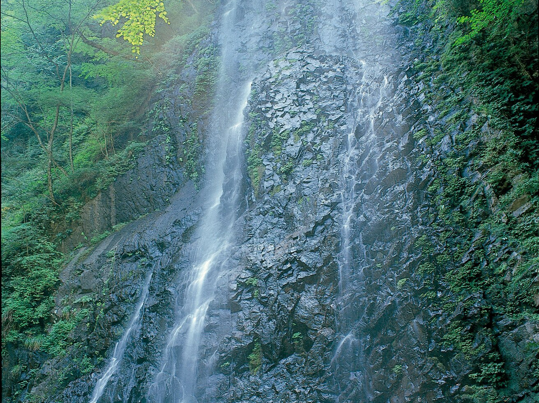 Shirainotaki Falls-东温市必去景点