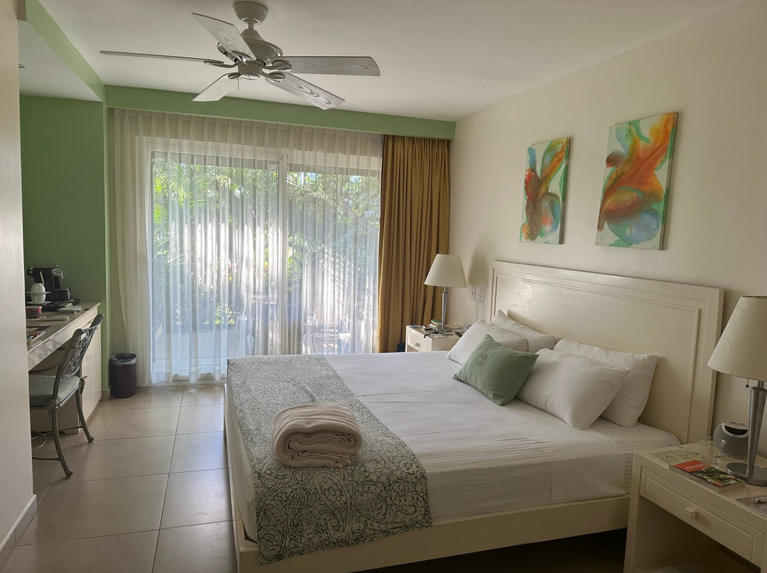 伊甸园精品酒店主图