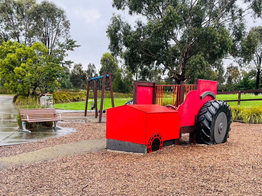 Highlands Lake Playground景点图片