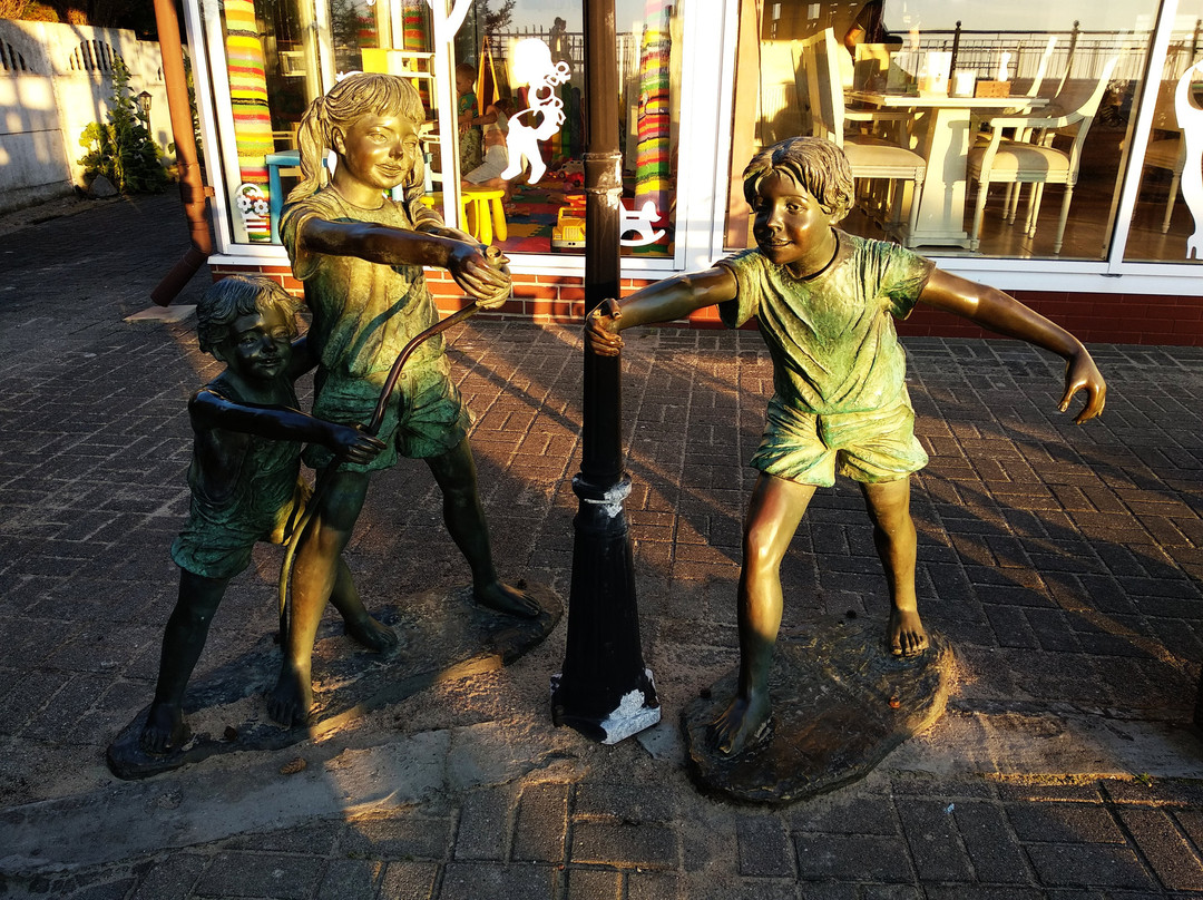 Sculptures of Children at Play景点图片