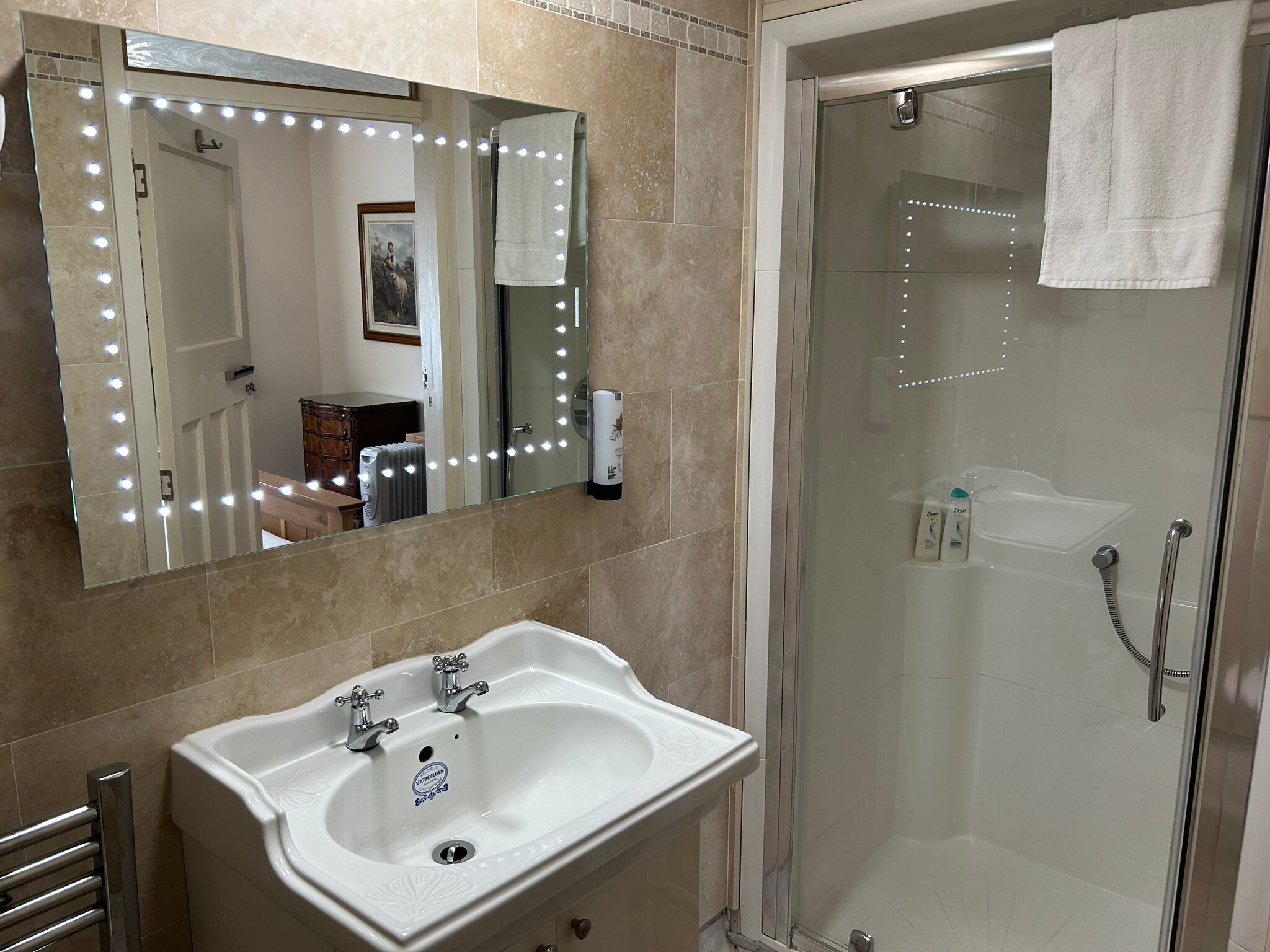 Oakwood Bed and Breakfast Heathrow-浴室