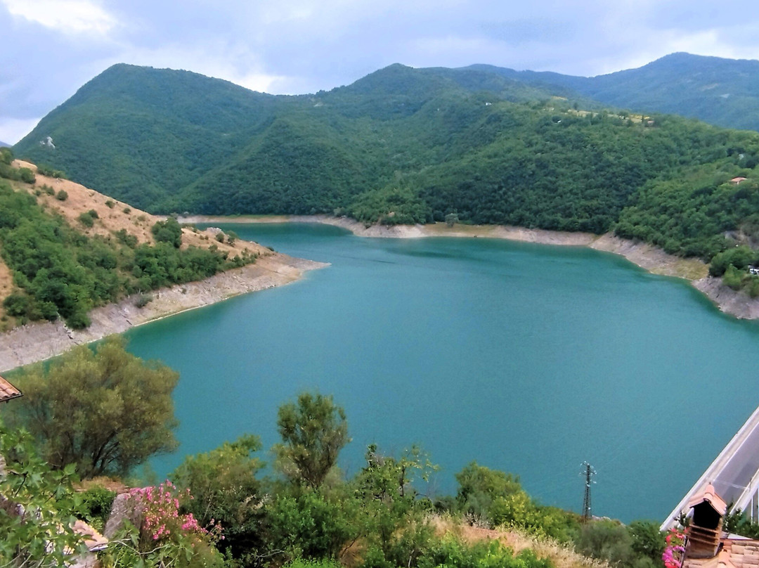 Lago del Turano景点图片