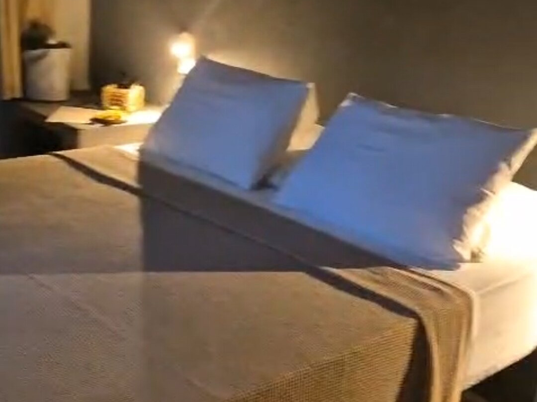 Aloha Village Hotel主图