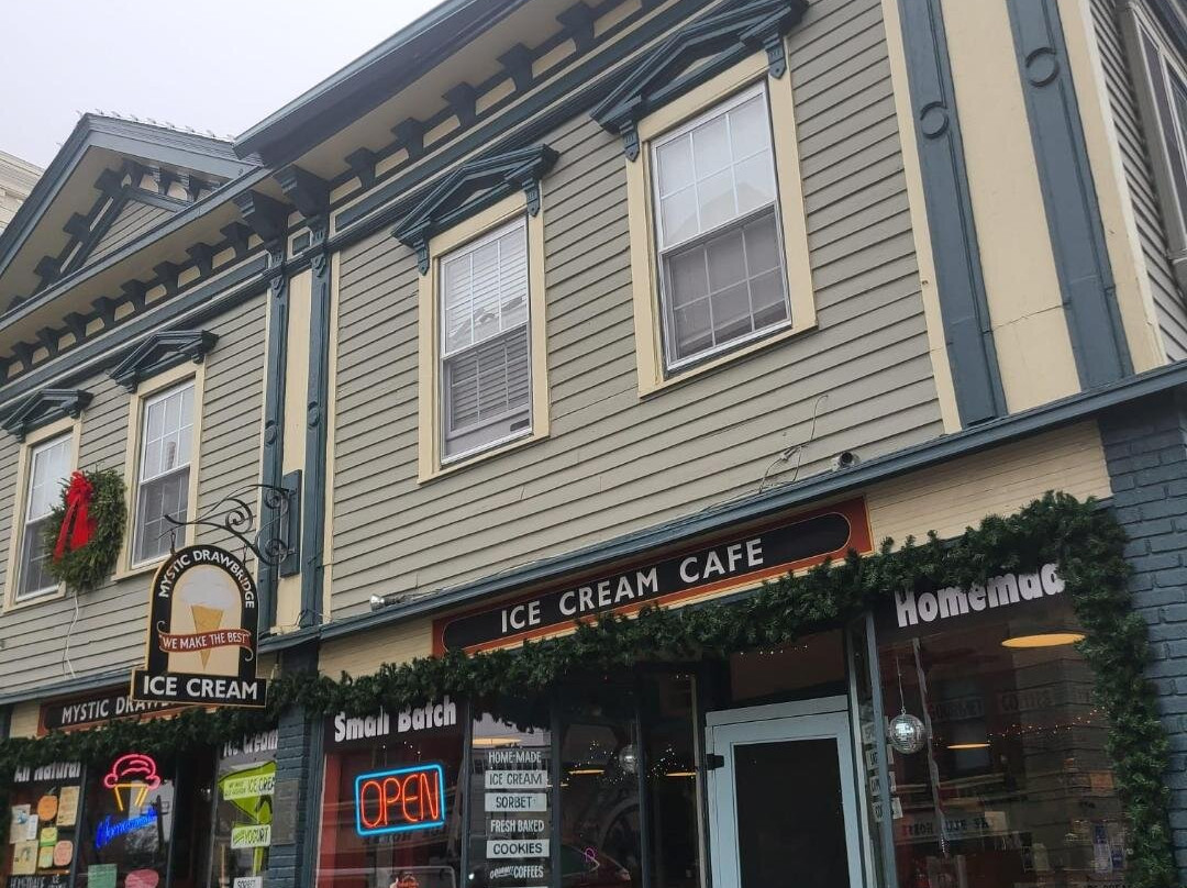 Historic Downtown Mystic-神秘河必去景点