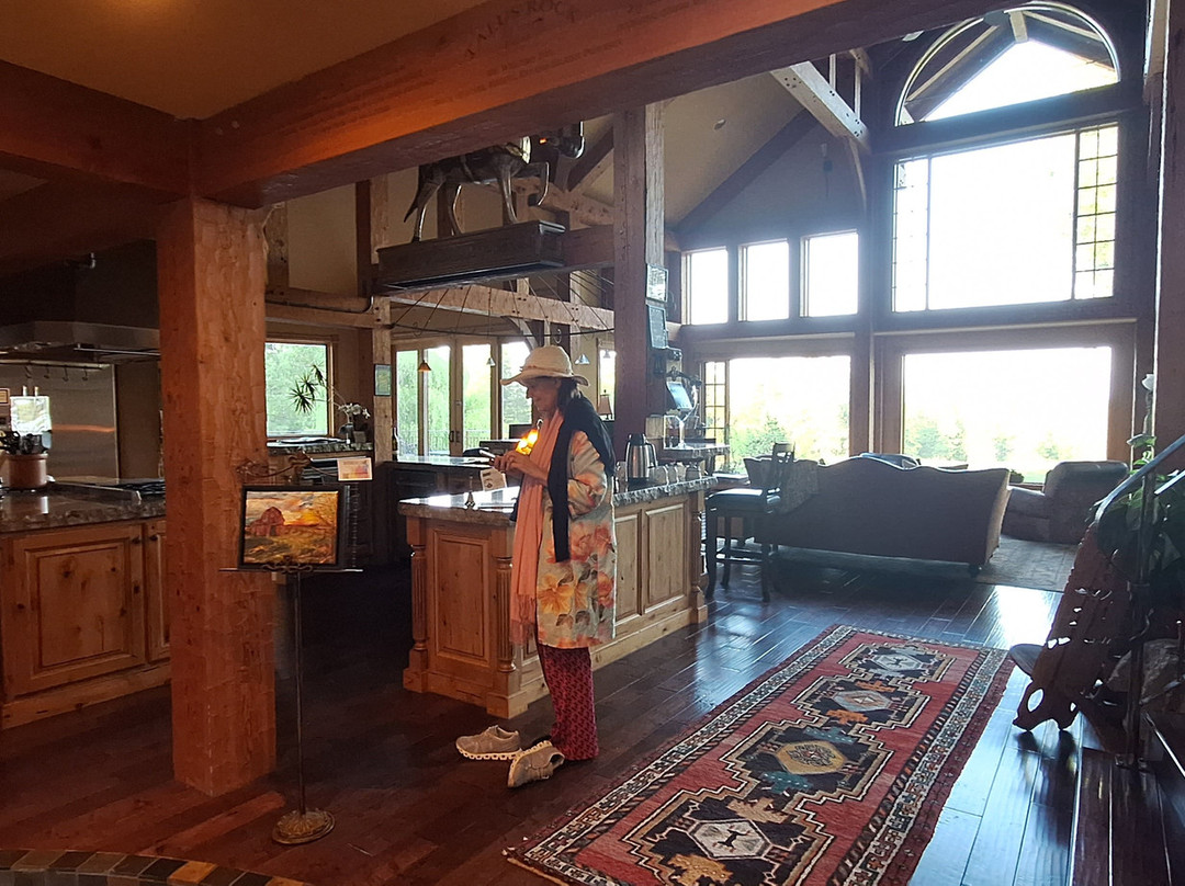 Talus Rock Retreat主图