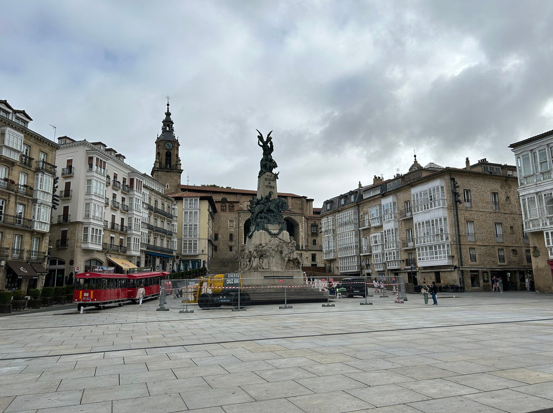 Plaza de la Virgen Blanca景点图片