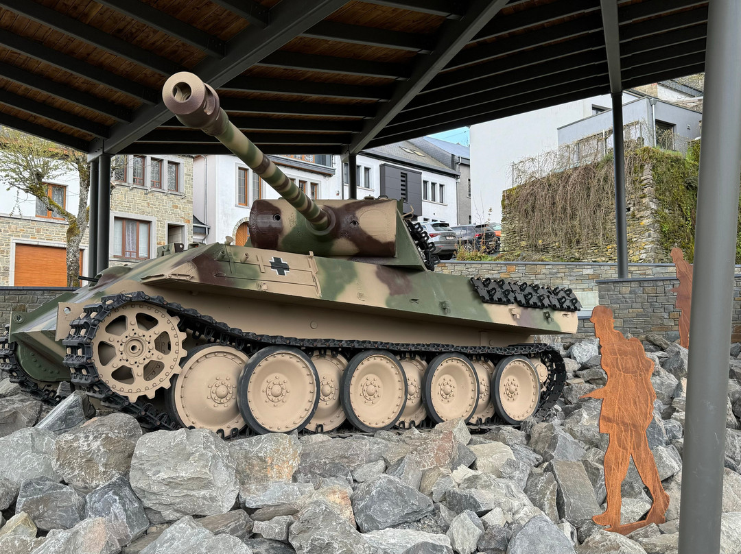 Oorlogsmonument Houffalize "Panther"景点图片