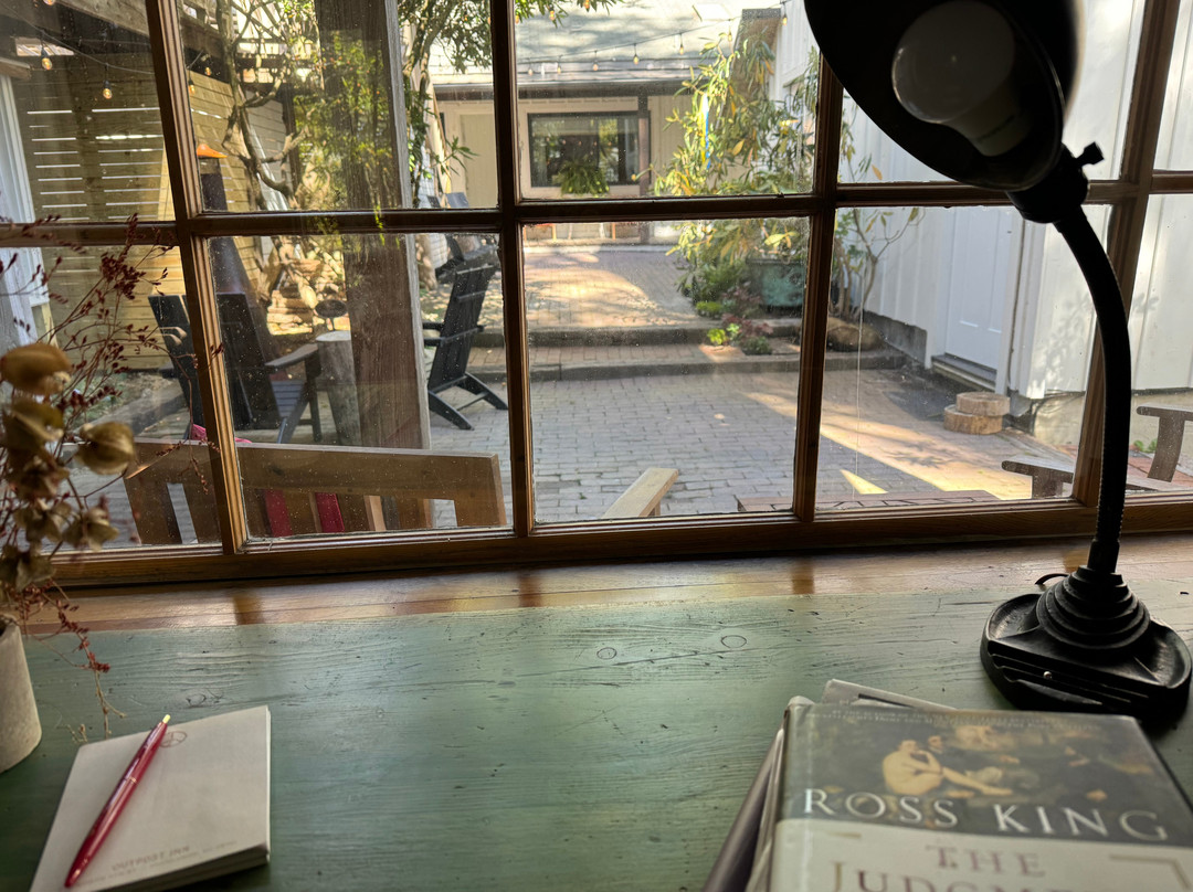 The Outpost Inn主图