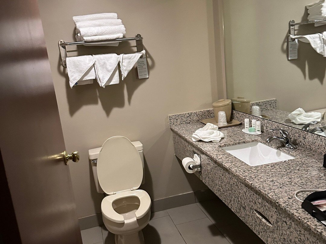 Ramada by Wyndham Hendersonville主图