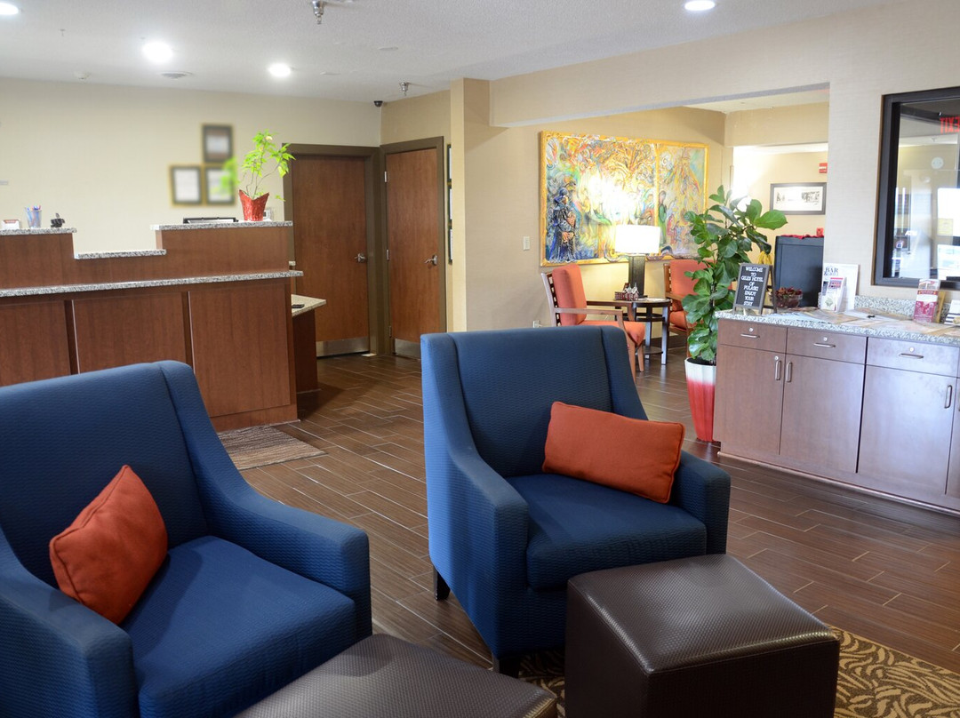 Giles Hotel Inn & Suites主图