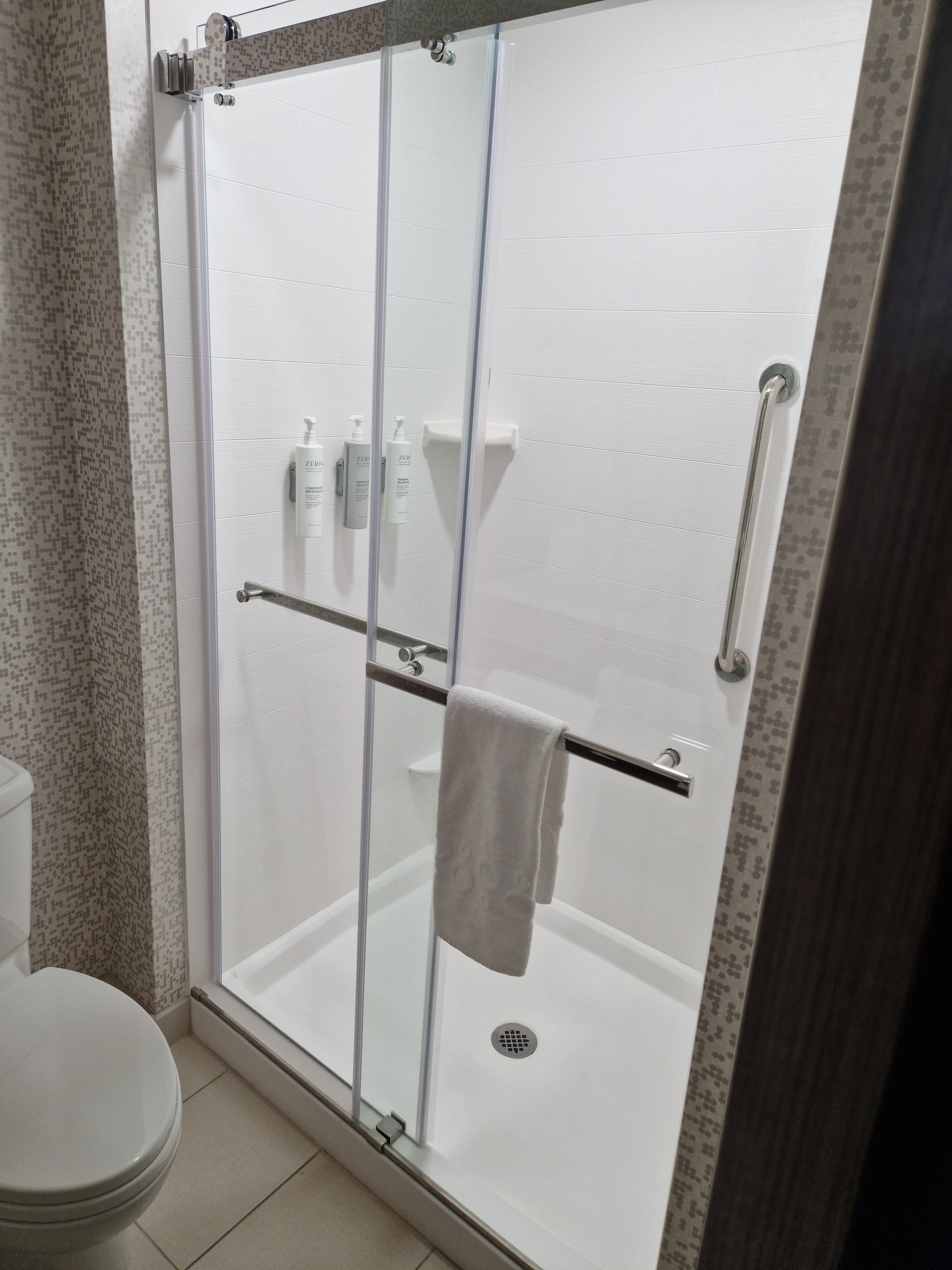 Home2 Suites by Hilton Redding-浴室