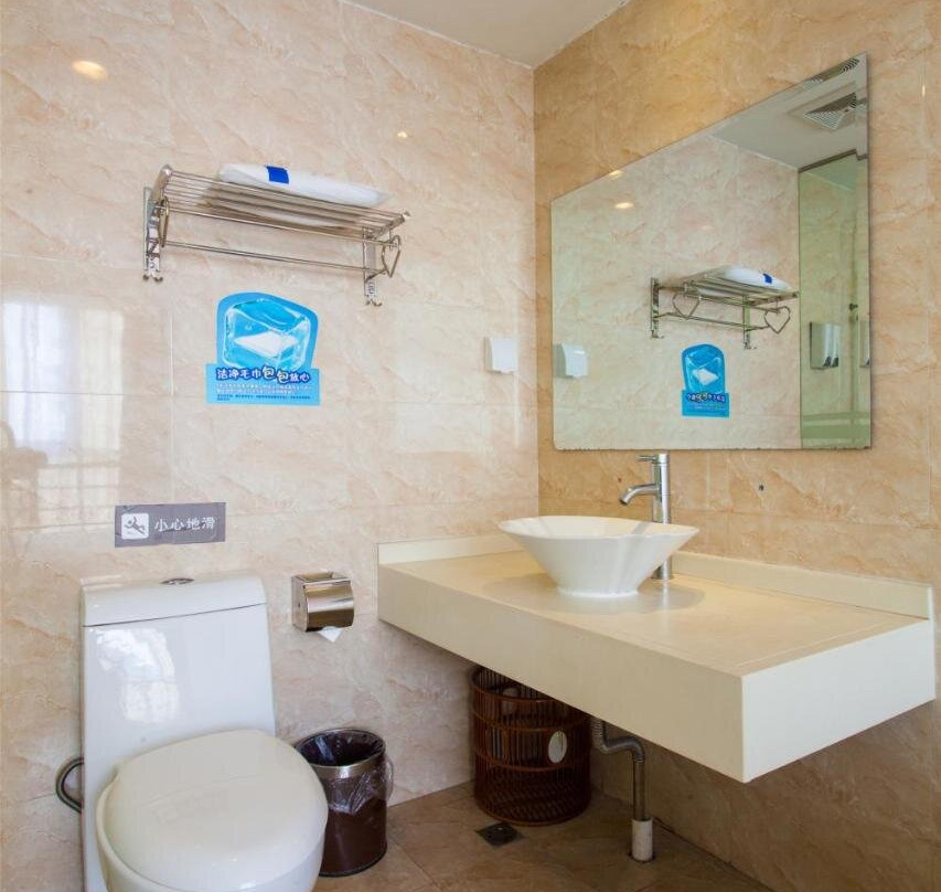 七庭酒店(南昌八一广场丁公路北地铁站店)主图