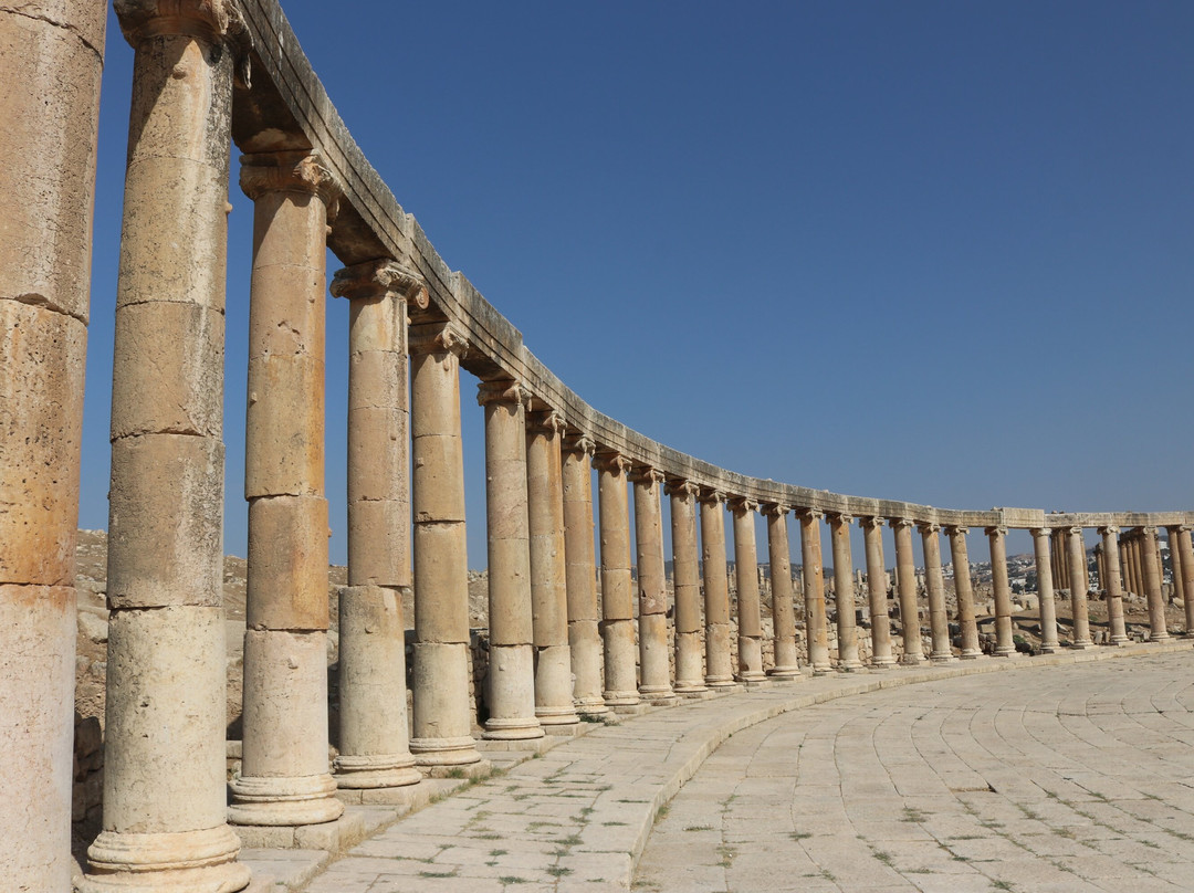 Oval Plaza-杰拉什必去景点