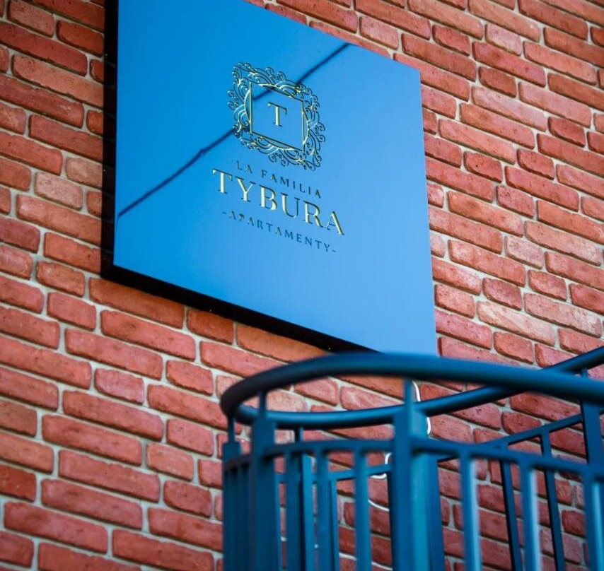 La Familia Tybura