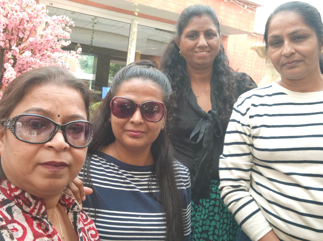 Roadies Rostel - Best Adventure Resort In Ahmedabad主图