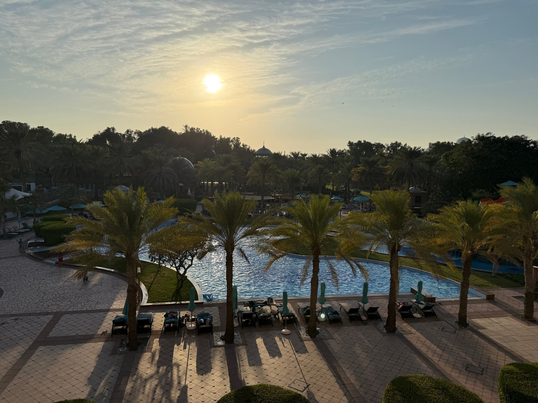 八星皇宫酒店主图