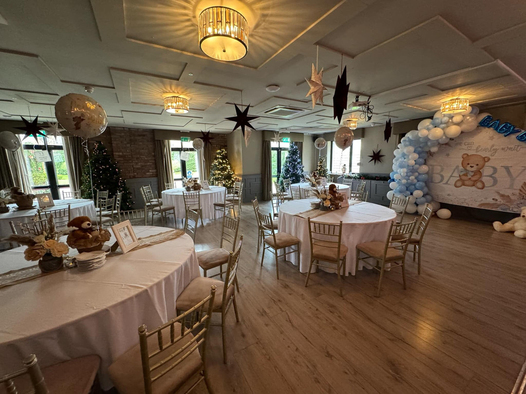 The Village Hotel, Bar & Restaurant主图