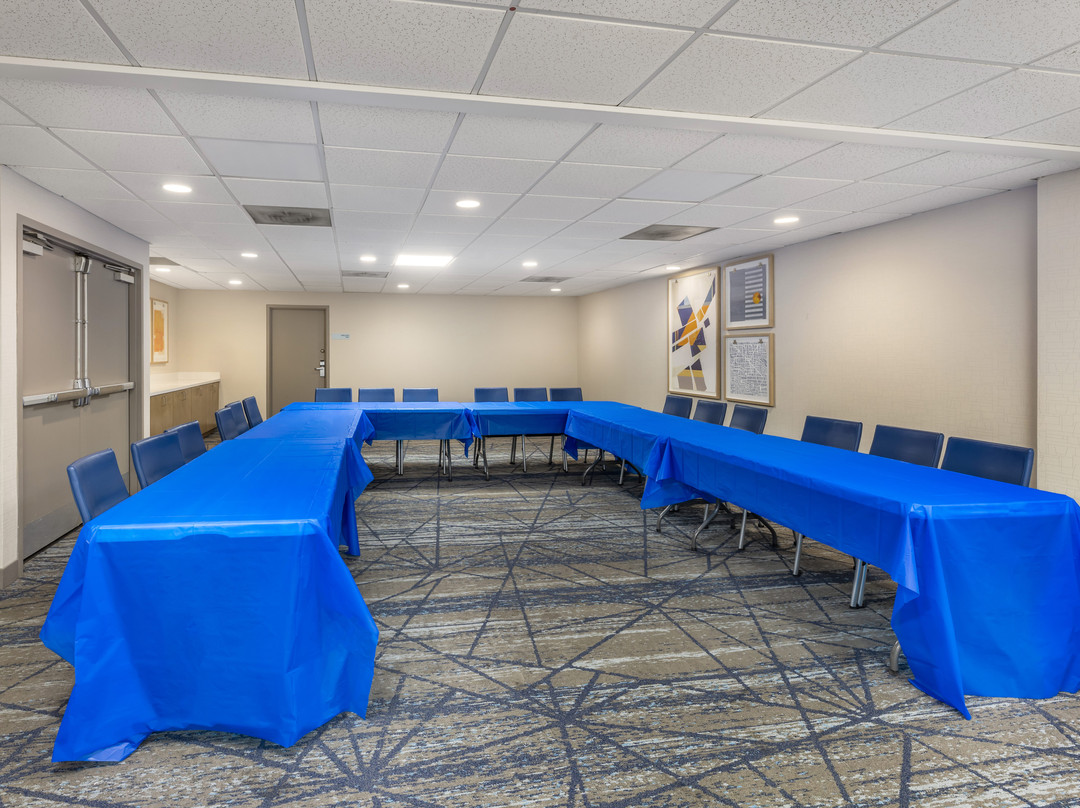 Holiday Inn Express Crestwood By IHG主图